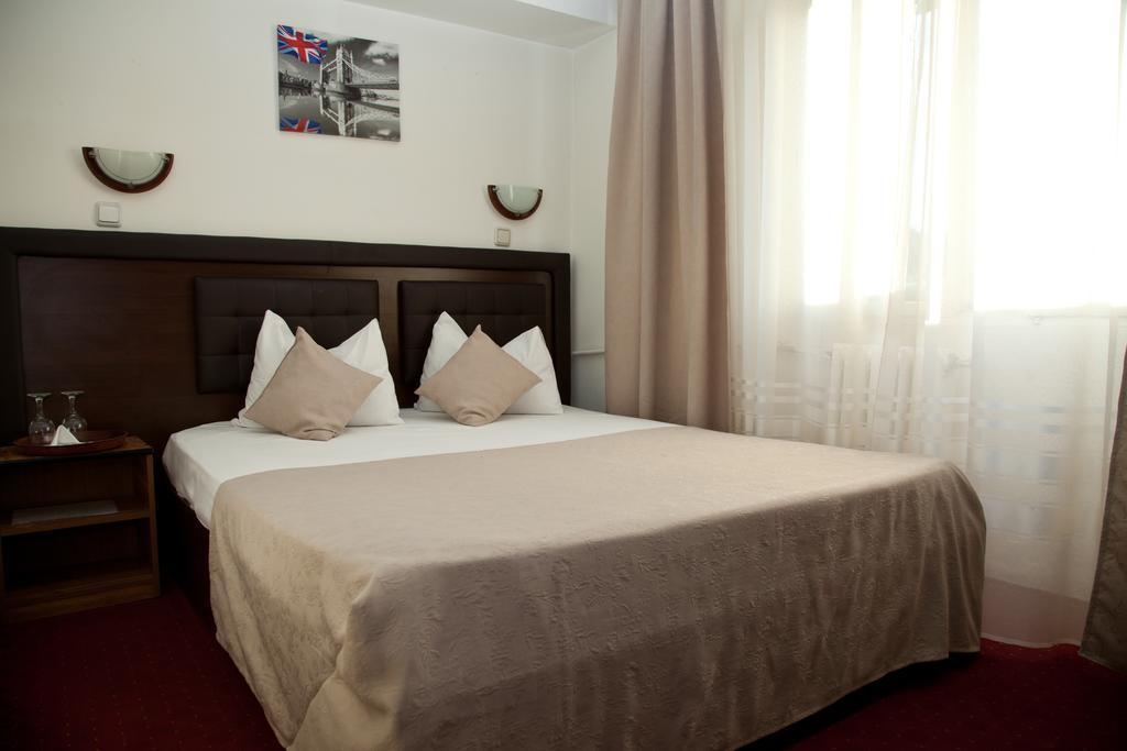 Hotel Metropol 피테슈티 객실 사진